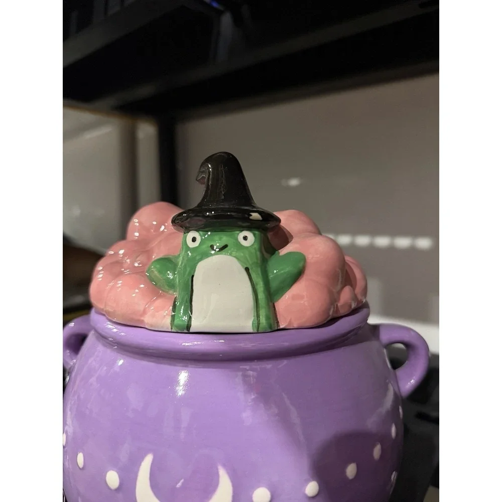 10 Strawberry Street Halloween Purple Cauldron Cookie Jar Witch Frog Hat READ